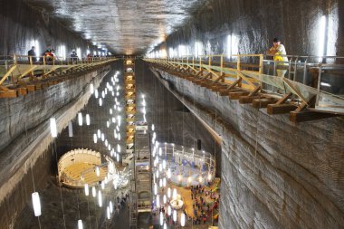 Turda Salt Mine, Transilvanya, Romanya, Avrupa'nın meşhur Simgesel Yapı iç görünümü