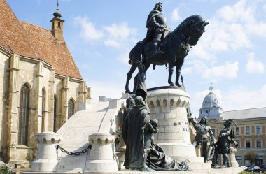 saint michael Kilisesi olduğunu Gotik tarzı Roma Katolik Katedrali Cluj, 1442-1447.statue Kral mathias (matyas, matei, corvinus tamamlandı Transylvania'da, Romanya, ikinci en büyük Kilisesi)