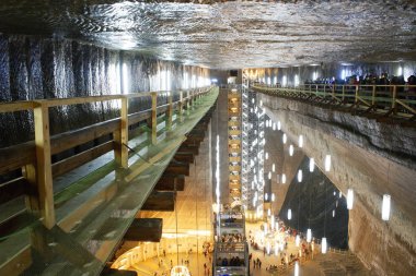 Turda Salt Mine, Transilvanya, Romanya, Avrupa'nın meşhur Simgesel Yapı iç görünümü