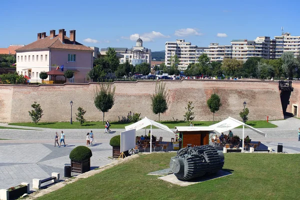 Turisté Navštěvující Středověkou Pevnost Alba Iulia Známou Památku Transylvánii Rumunsko — Stock fotografie