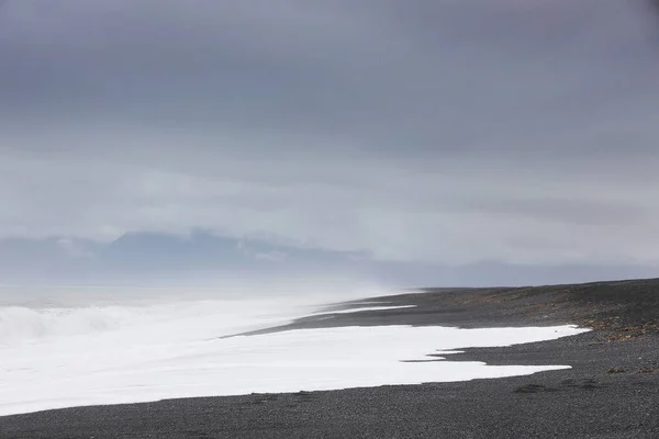 欧洲的暴风雨般的冰岛景观 — 图库照片