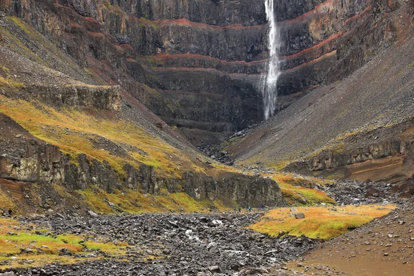 Hengifoss Canyon Hengifoss Καταρράκτη Τρίτο Υψηλότερο Καταρράκτη Στην Ισλανδία Περιβάλλεται — Φωτογραφία Αρχείου