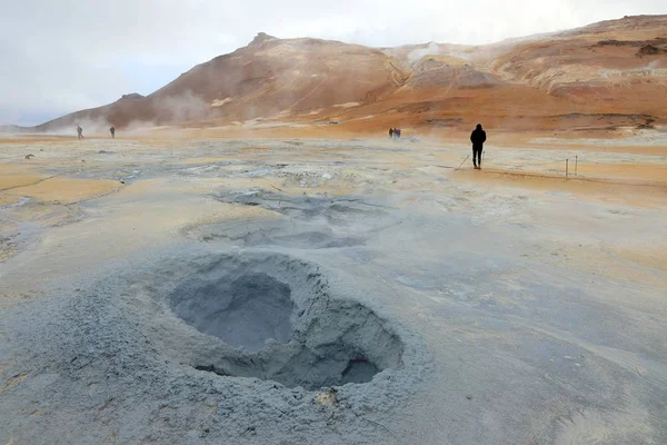 Tourists Visiting Geothermal Region Hverir Iceland Myvatn Lake Iceland Europe — Stok fotoğraf