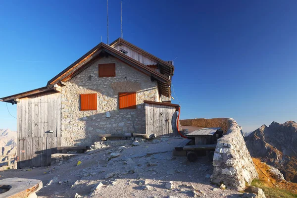 Rifugio Nuvolau Nuvolau Dağı Nın Zirvesine 2575 Metre Inşa Edilen — Stok fotoğraf