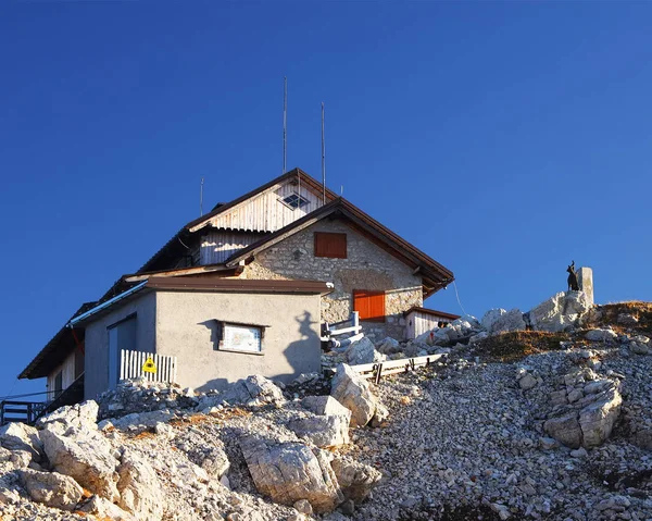 Rifugio Nuvolau是Dolomites最古老的避难所 建于意大利Nuvolau山顶 2575米 位于欧洲 — 图库照片