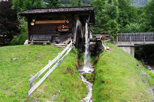 Idylický Pohled Starý Dřevěný Vodní Mlýn Rakousku — Stock fotografie