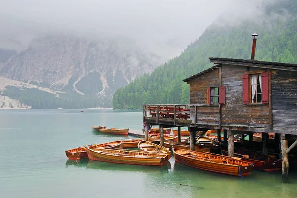 Deszczowa Pogoda Lago Braies Dolomity Włochy Europa — Zdjęcie stockowe