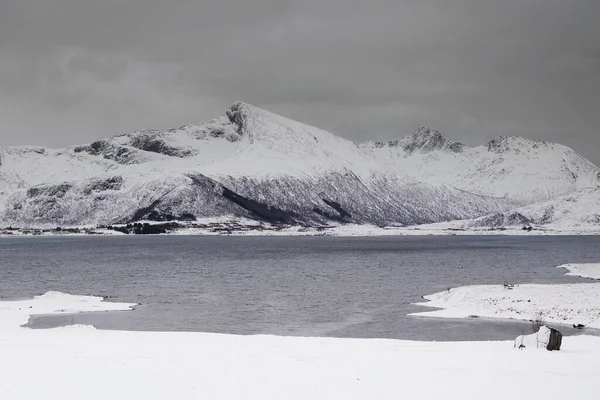Molnigt Vinterlandskap Lofoten Skärgård Norge Europa — Stockfoto