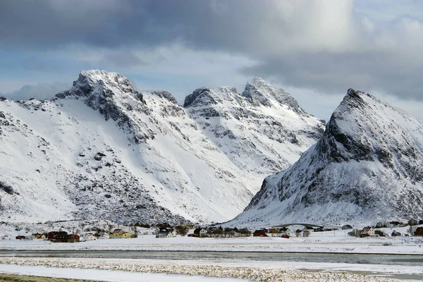 挪威Lofoten群岛的Sandbotnen冬季景观 — 图库照片