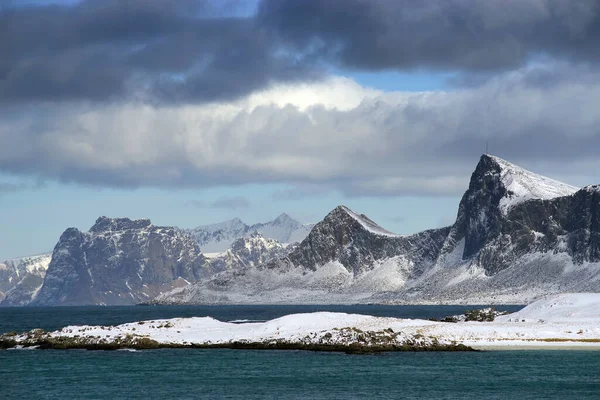 Norveç Lofoten Takımadaları Ndaki Sandbotnen Kış Manzarası — Stok fotoğraf