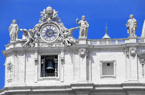 从欧洲罗马梵蒂冈圣彼得广场圣皮埃特罗广场的建筑物的细节 — 图库照片