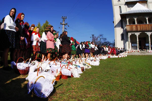 Local People Dressed Traditional Clothes Celebrating Easter Holidays Breb Village — Stock Photo, Image