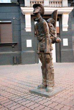 Irkutsk, Sibirya, Rusya 'nın merkezinde tipik Rus mimarisi olan sokak sahnesi