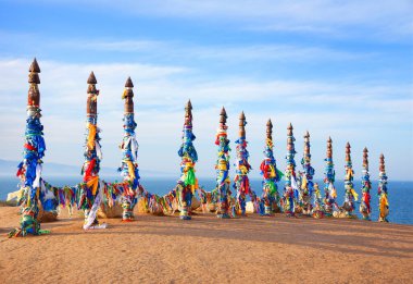 Burhan Burnu, Baykal Gölü, Rusya Federasyonu 'nda tahta şaman totemleri