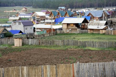 Sibirya köyünün mimarisi Olkhon Adası, Baykal Gölü