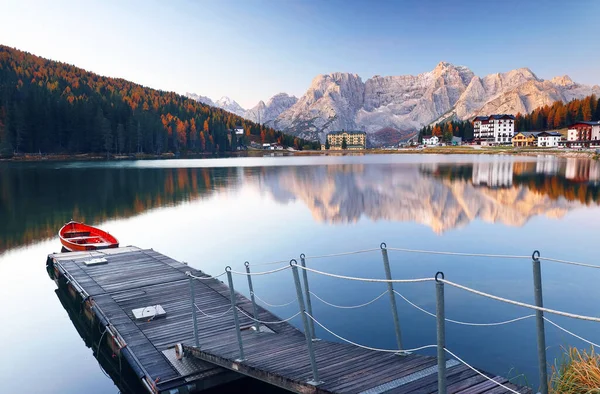 Luce Mattutina Sul Lago Misurina Nel Tardo Autunno Dolomiti Alto — Foto Stock