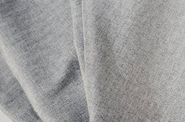 Gri takım elbise kumaş örnekleri, vintage makas ve iğneler. Terzi personeli arka plan