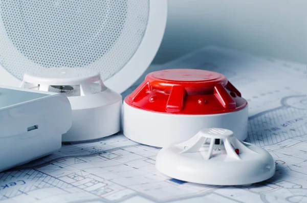 Yangın güvenlik ekipmanları ve blueprint bir tablo. Güvenlik seferlerinde engeniering şirket sitesi için iyi