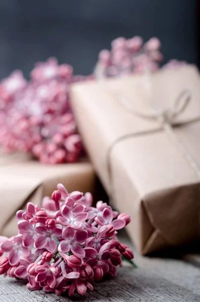 Coffrets Cadeaux Faits Main Enveloppés Papier Brun Artisanal Décorés Fleurs — Photo