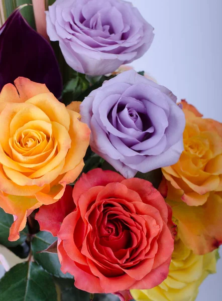 Verschiedene Blumensträuße Rosa Gerberas Und Zarte Lila Rosen Schließen Floralen — Stockfoto