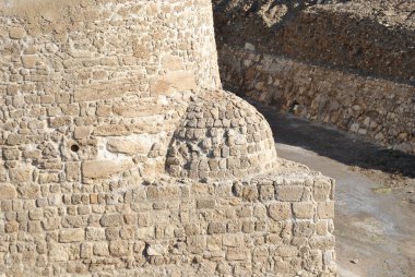 Güneşli günde Bahreyn Ulusal Kalesi, Al Bahreyn Kalesi