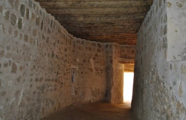 Güneşli günde Bahreyn Ulusal Kalesi, Al Bahreyn Kalesi