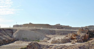 Güneşli bir günde Bahreyn Ulusal Fort Manzarası