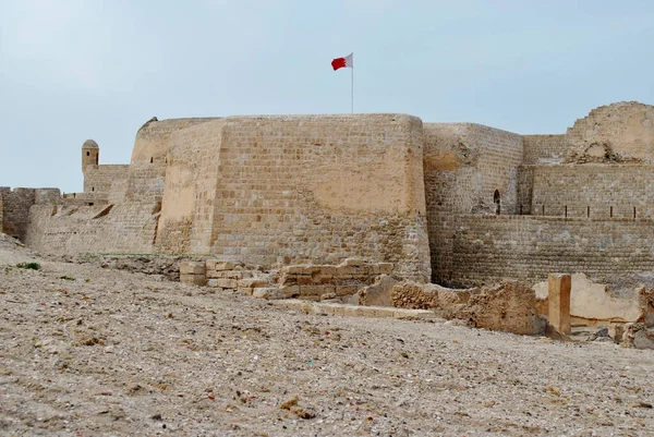 巴林国家城堡在晴天 Qal Bahrain要塞 — 图库照片