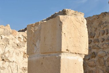 Güneşli günde Bahreyn Ulusal Kalesi, Al Bahreyn Kalesi