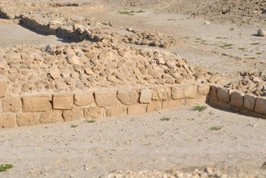 Güneşli günde Bahreyn Ulusal Kalesi, Al Bahreyn Kalesi