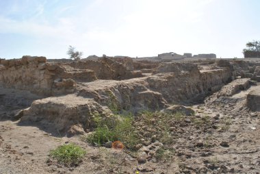 Güneşli günde Bahreyn Ulusal Kalesi, Al Bahreyn Kalesi