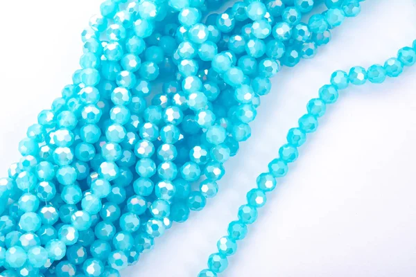 Belles Perles Verre Bleu Clair Brillant Cristal Isoalted Sur Fond — Photo