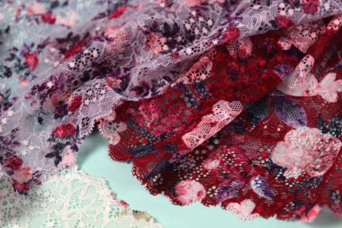 İç çamaşırı, külot ve sutyen için bol renkli parlak dantelli soyut bir arka plan. Hassas, sofistike, büyüleyici, elastik malzeme. Atıcı ve kumaş deposu için kullanılıyor.