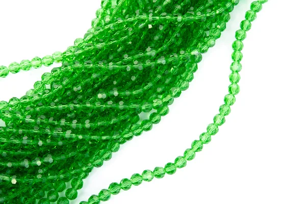 Όμορφη Ανοιχτόχρωμη Πράσινη Γυάλινη Λάμψη Κρύσταλλο Ισοϋψής Χάντρες Λευκό Φόντο — Φωτογραφία Αρχείου
