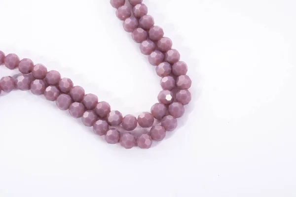 Belle Lumière Violet Verre Sparkle Crystal Isoalted Perles Sur Fond — Photo