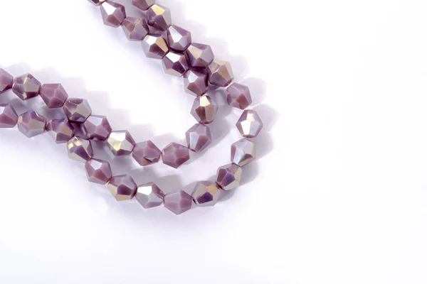 Belle Lumière Violet Verre Sparkle Crystal Isoalted Perles Sur Fond — Photo