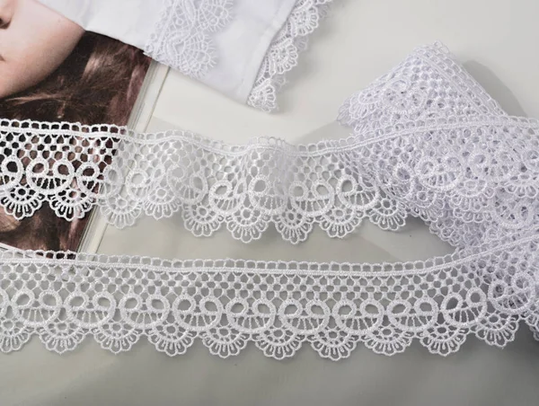 Tapes Van Witte Zachte Guipure Beauty Lace Stof Lichte Achtergrond — Stockfoto