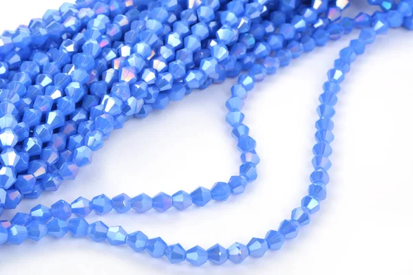 Vackra Ljusblå Glas Sparkle Crystal Isoalted Pärlor Vit Bakgrund Användning — Stockfoto