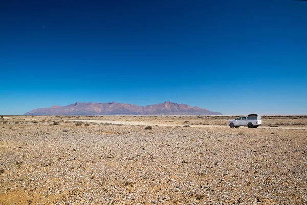 Jeep Damaralandban Namíbia Táj — Stock Fotó