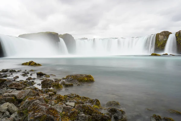 夏、北東アイスランドの Dettifoss. — ストック写真