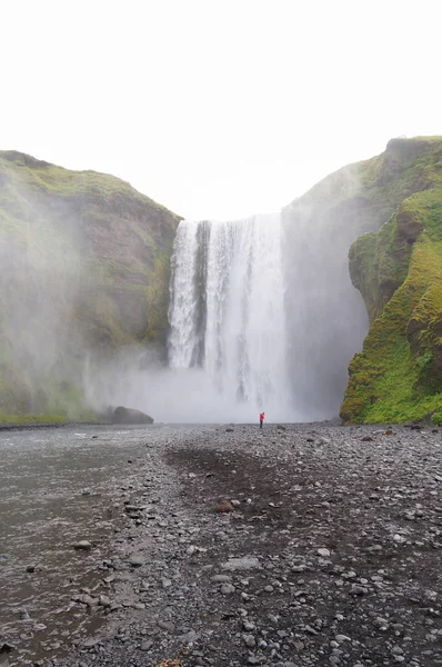 Skogarfoss，雄伟壮观的瀑布，在冰岛. — 图库照片