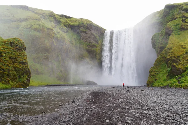 Skogarfoss, Izland fenséges vízesés. — Stock Fotó