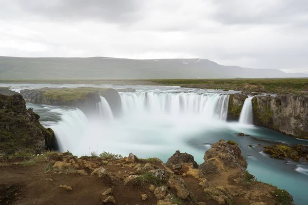 Godafoss es una cascada islandesa muy hermosa . — Foto de Stock