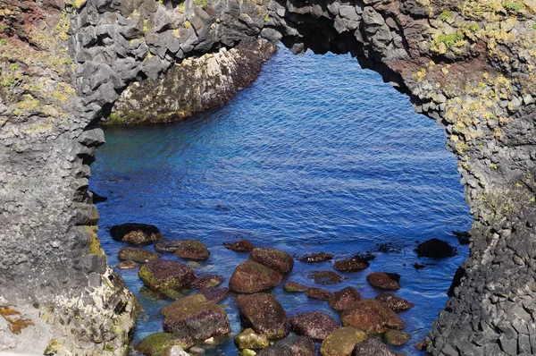 Arco de piedra de Gatklettur en la península de Snaefellsnes, Islandia — Foto de Stock