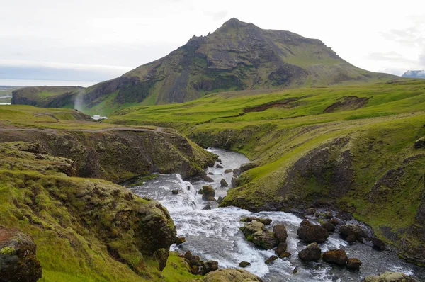 Skogarfoss, cascade majestueuse, au sud de l'Islande . — Photo