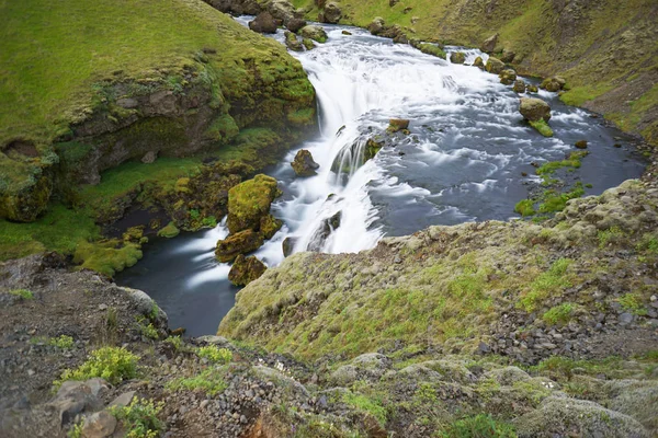 Skogarfoss, majestatyczny wodospad, na południe od Islandii. — Zdjęcie stockowe