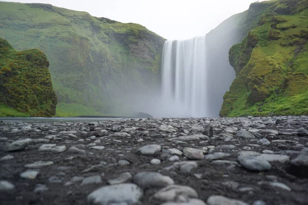 Skogarfoss, Izland fenséges vízesés. — Stock Fotó