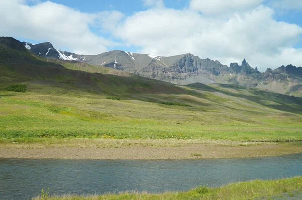 Hermosa vista en verano, Islandia — Foto de Stock