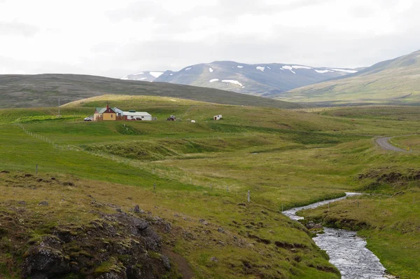 Prachtig uitzicht in de zomer, IJsland — Stockfoto