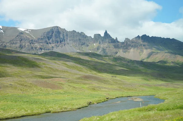 Hermosa vista en verano, Islandia — Foto de Stock